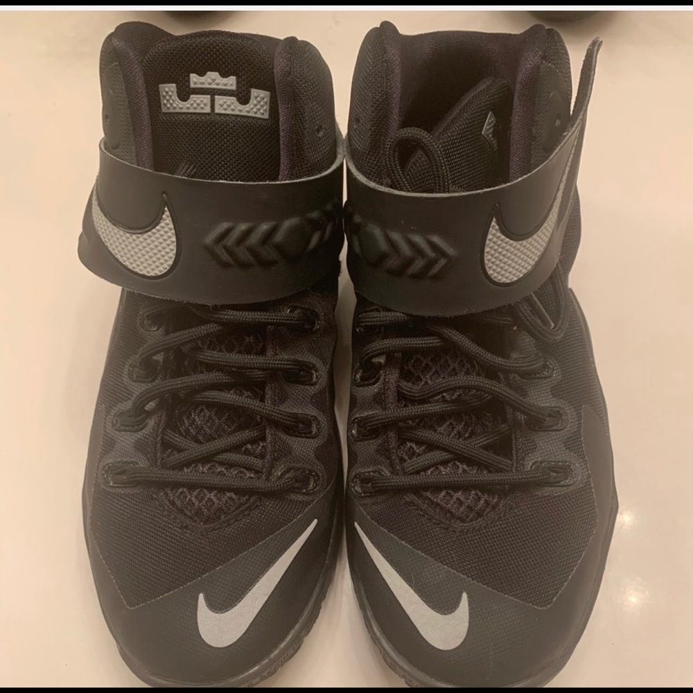 Black Lebrons Mid Top